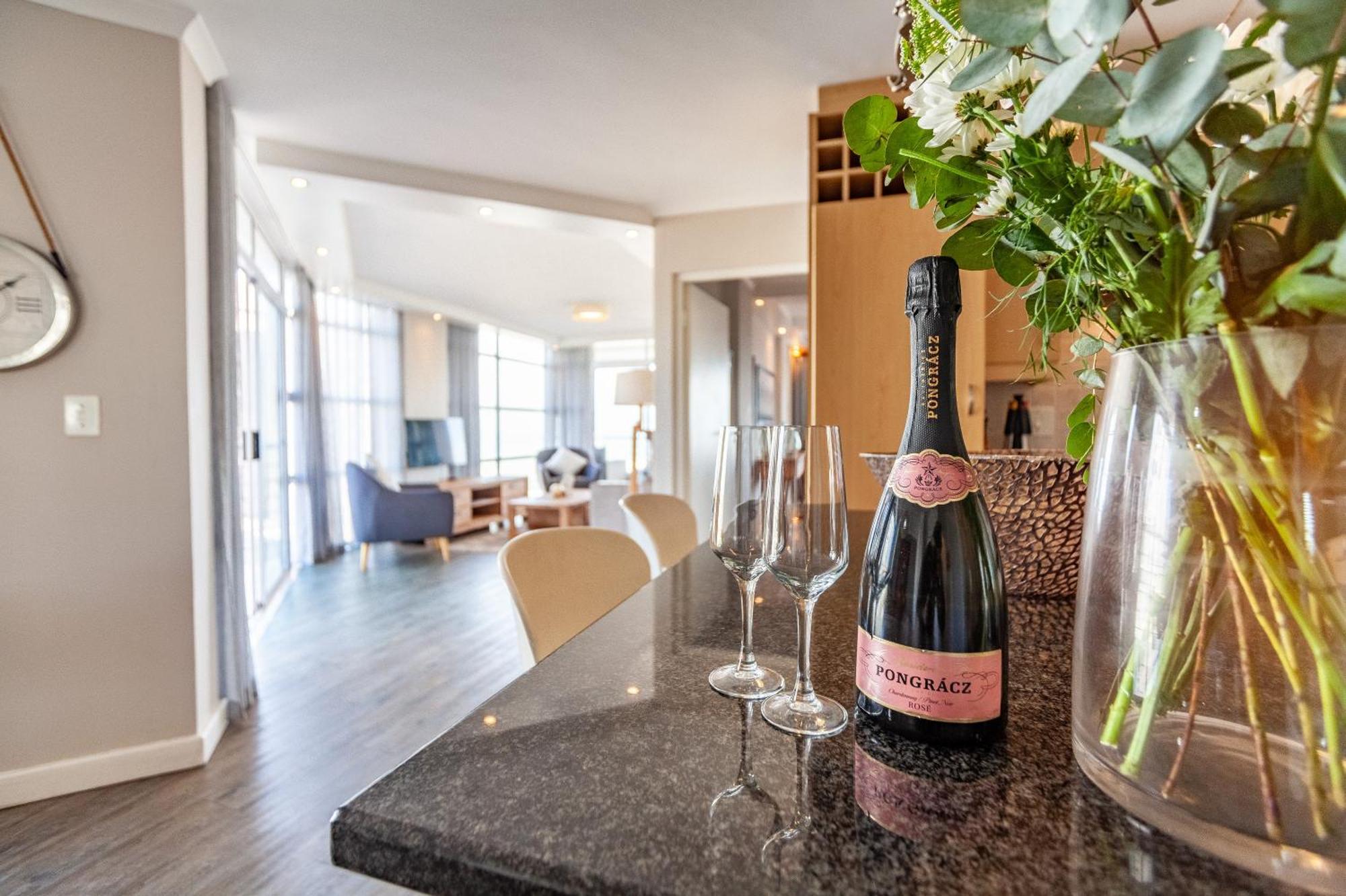 Luxury Ocean View Beachfront 2 Bed Apartment -206 The Waves, Blouberg, Cape Town 布鲁堡史特兰 外观 照片